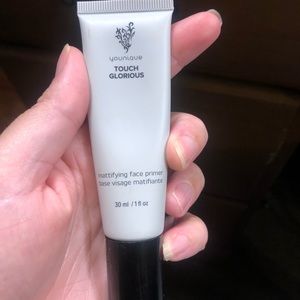 Younique mattifying primer